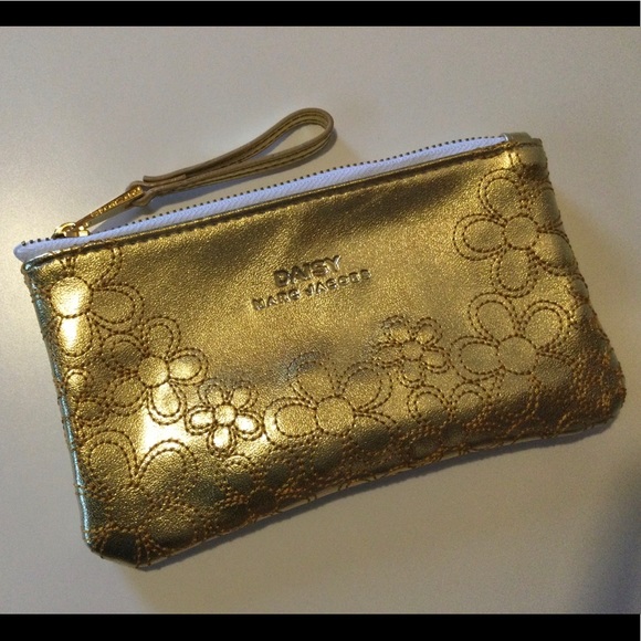 Marc Jacobs Handbags - HP!🌟 Marc Jacobs | Daisy | Gold Makeup Cosmetics Bag